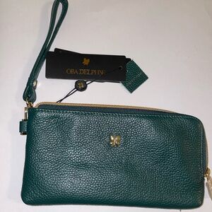 Brand New Ora Delphine NWT genuine leather wristlet wallet. Green